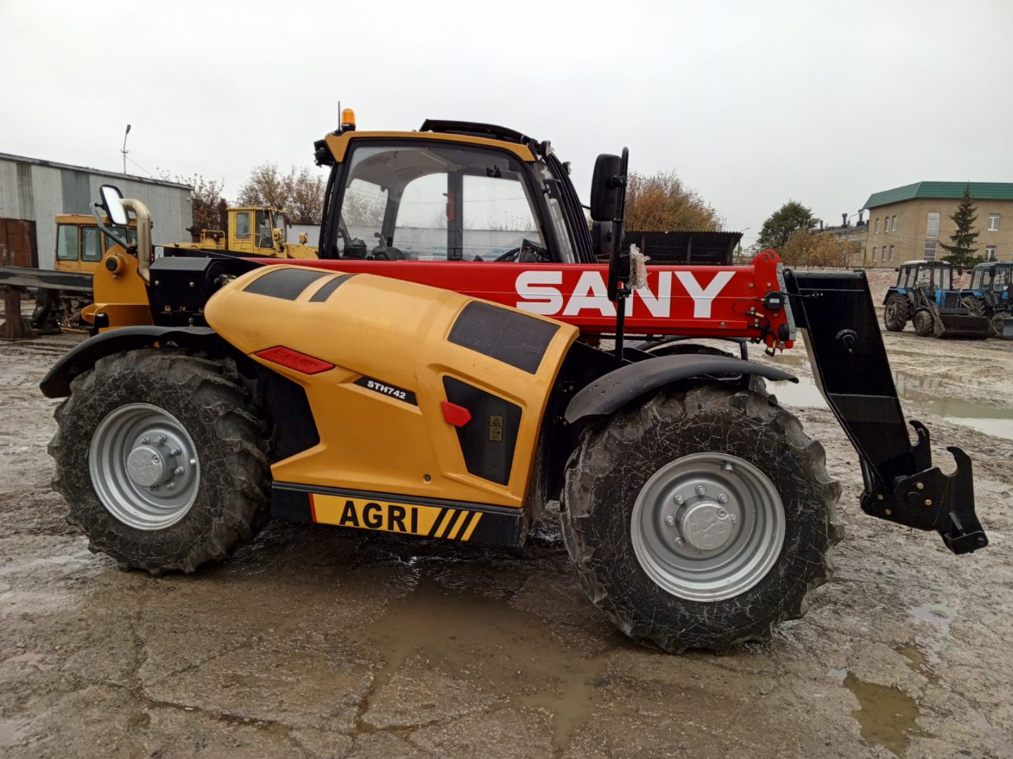 Телескопический погрузчик SANY STH 742