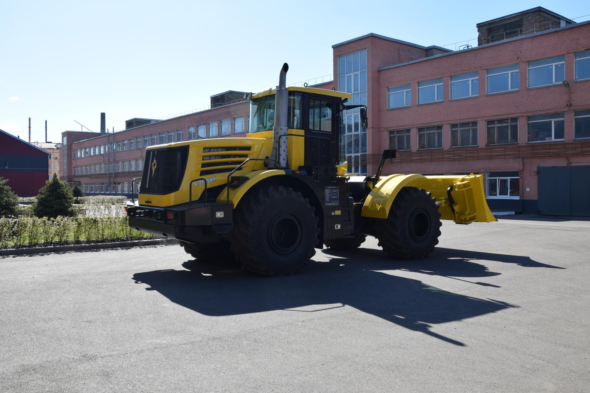 Бульдозер колёсный универсальный КИРОВЕЦ К-708 БКУ