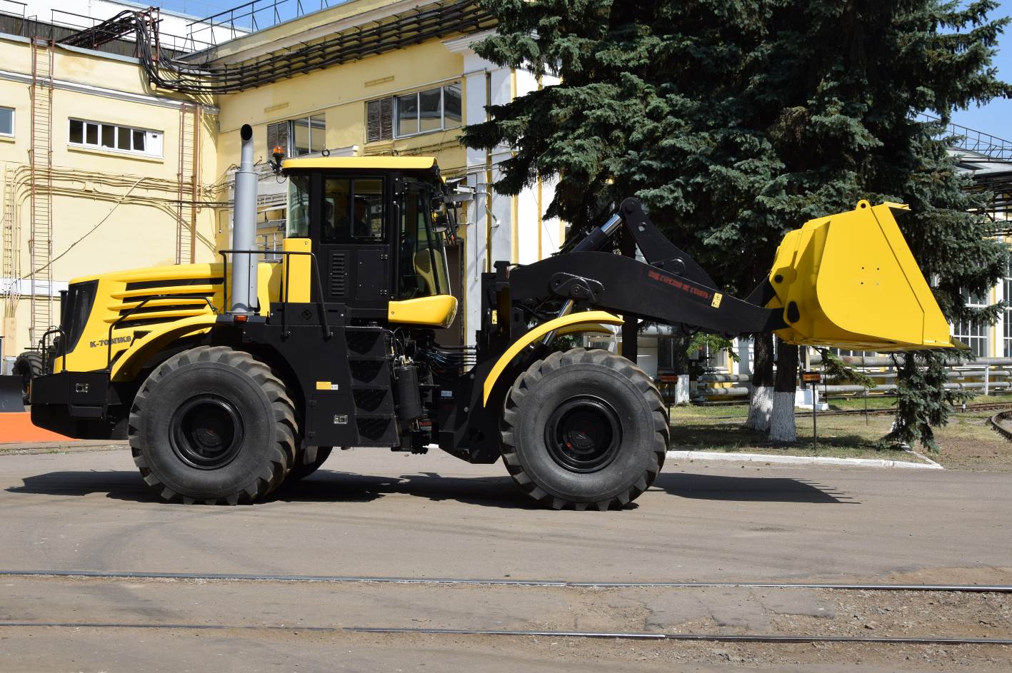 Фронтальный погрузчик КИРОВЕЦ К-708ПК8