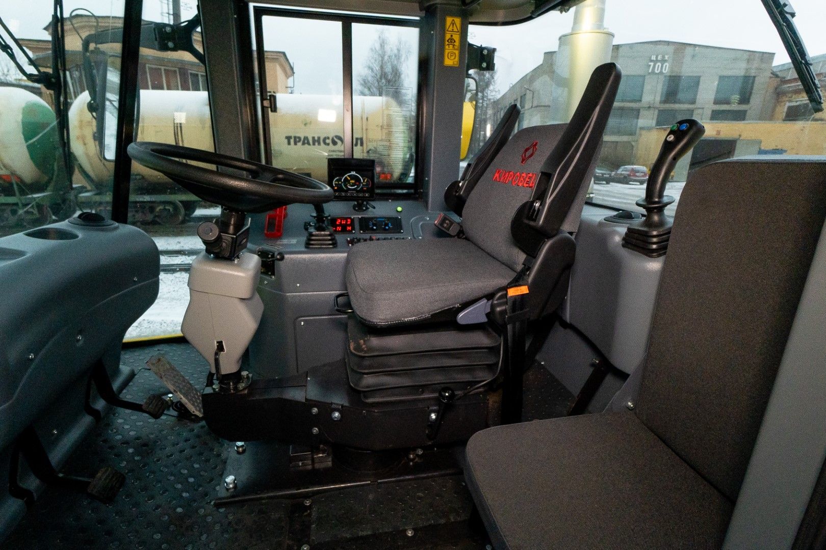 Фронтальный погрузчик КИРОВЕЦ К-708УДМ