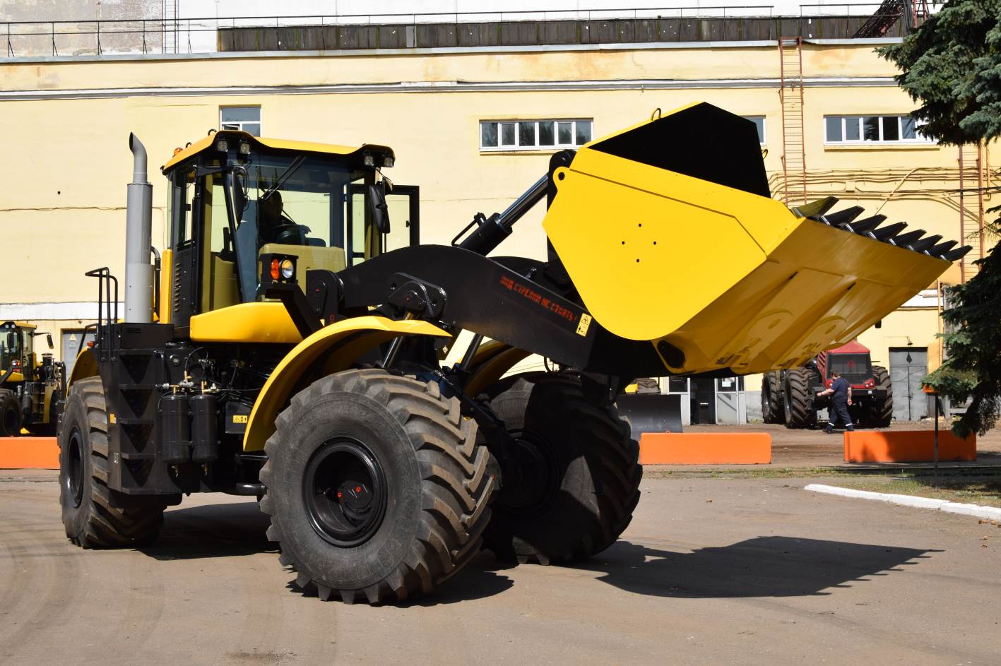 Фронтальный погрузчик КИРОВЕЦ К-708ПК6