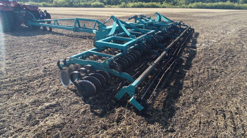 Лущильник дисковый легкий полуприцепной складной МЛ-14000ПС М «Вектор»