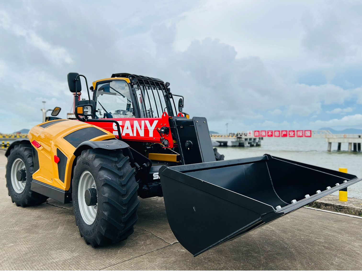 Телескопический погрузчик SANY STH 742