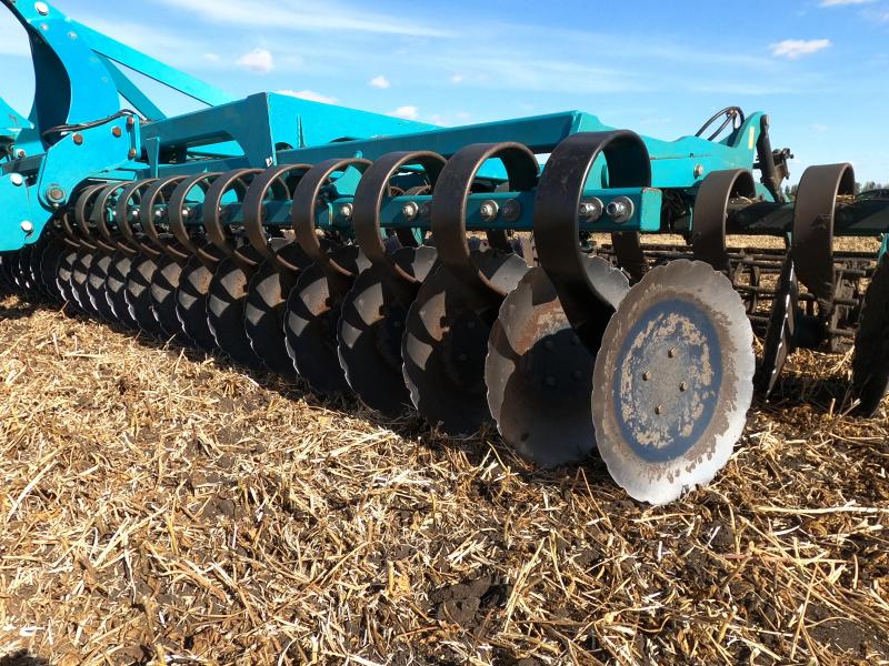 Лущильник дисковый легкий полуприцепной складной МЛ-14000ПС М «Вектор»