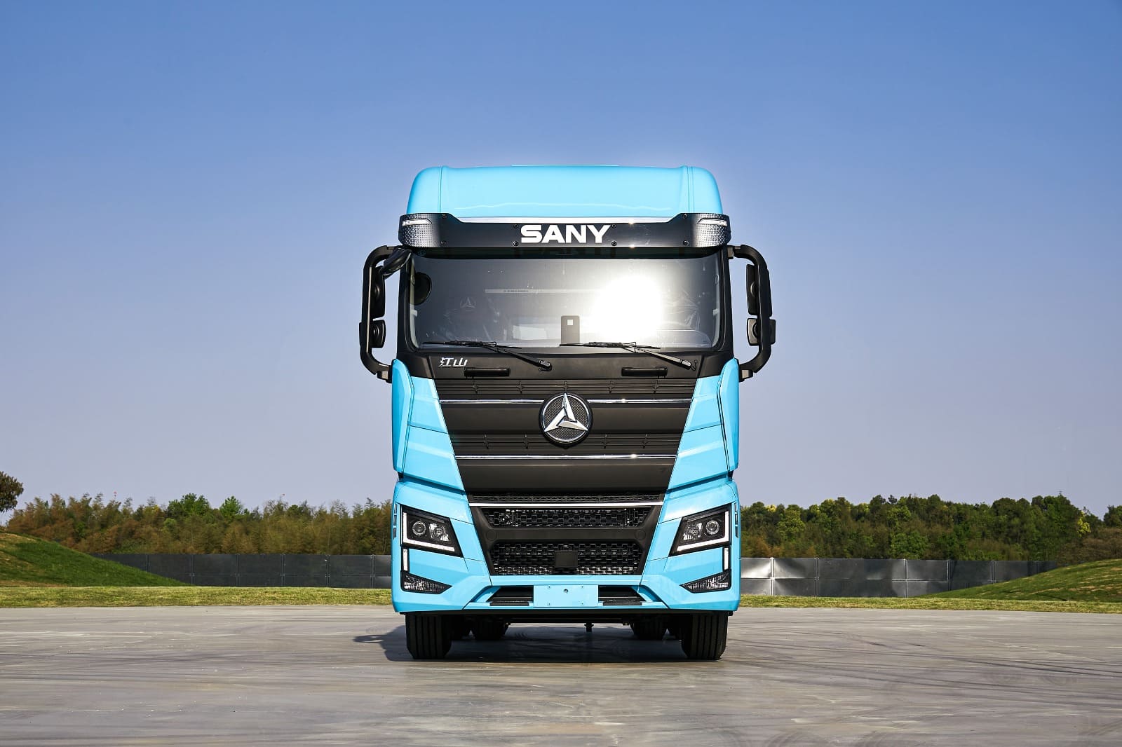 Электрический тягач SANY S653