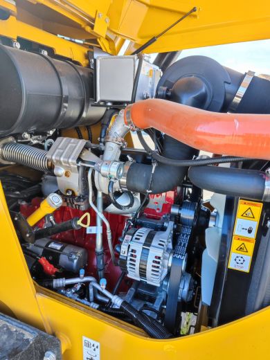 Экскаватор-погрузчик SANY BHL95