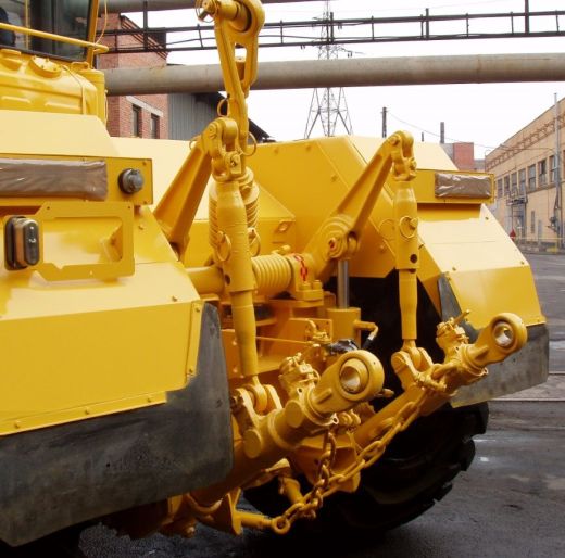 Промышленный тягач КИРОВЕЦ К-703М / К-703МА