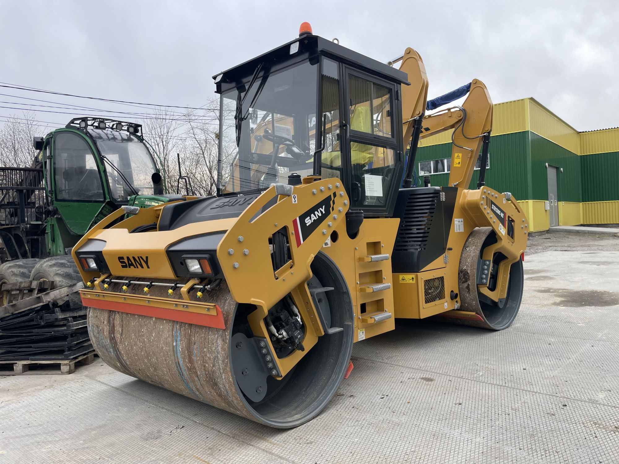 Каток SANY STR130C-8C