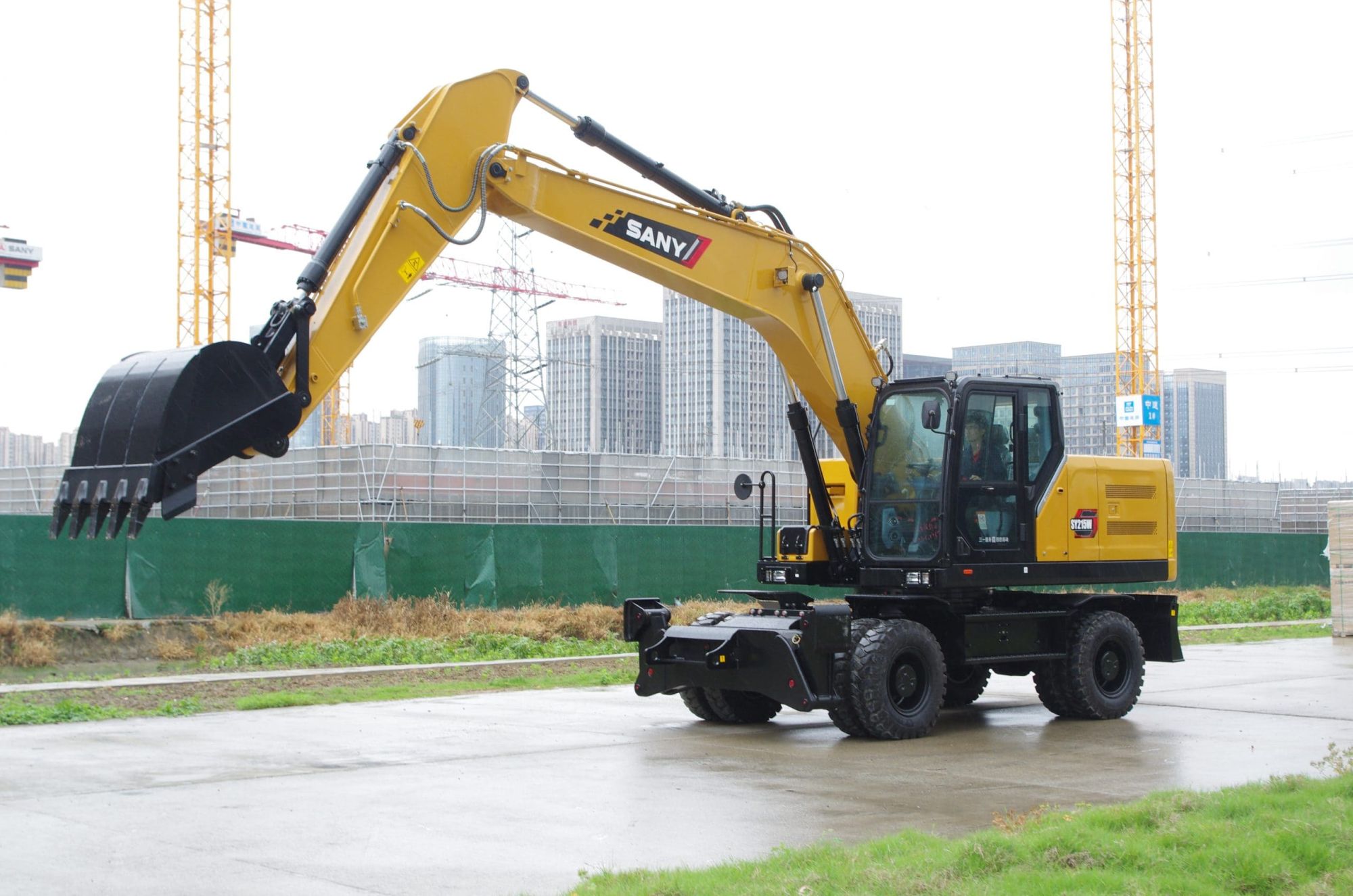 Колёсный экскаватор SANY SY215W