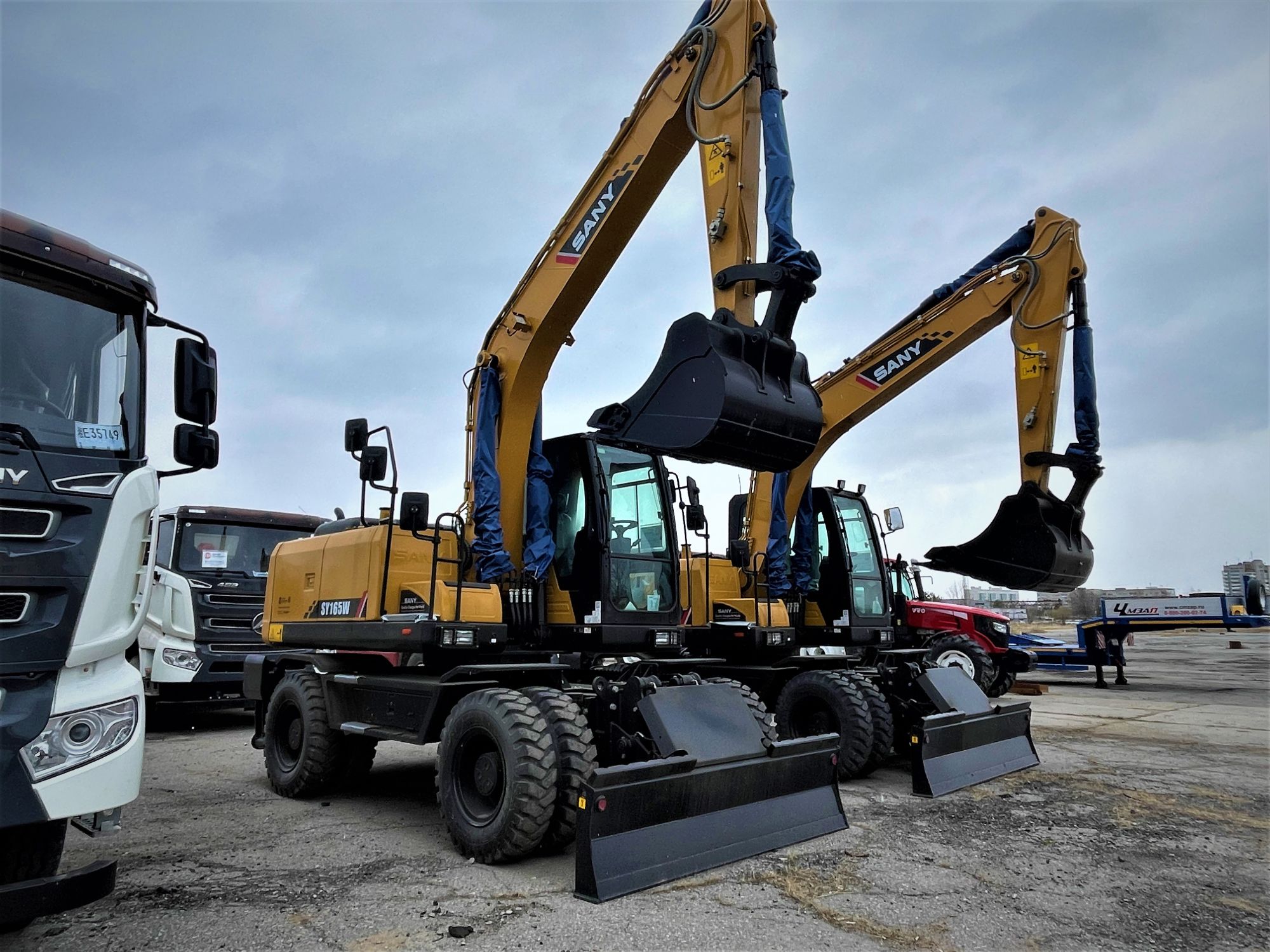 Колёсный экскаватор SANY SY165W