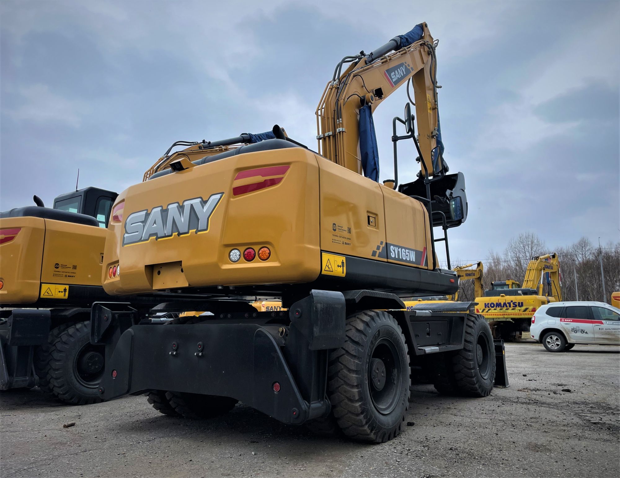 Колёсный экскаватор SANY SY165W