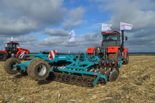 Борона дисковая легкая полуприцепная складная ДЛ-820ПС М "Форвард" тандемный каток