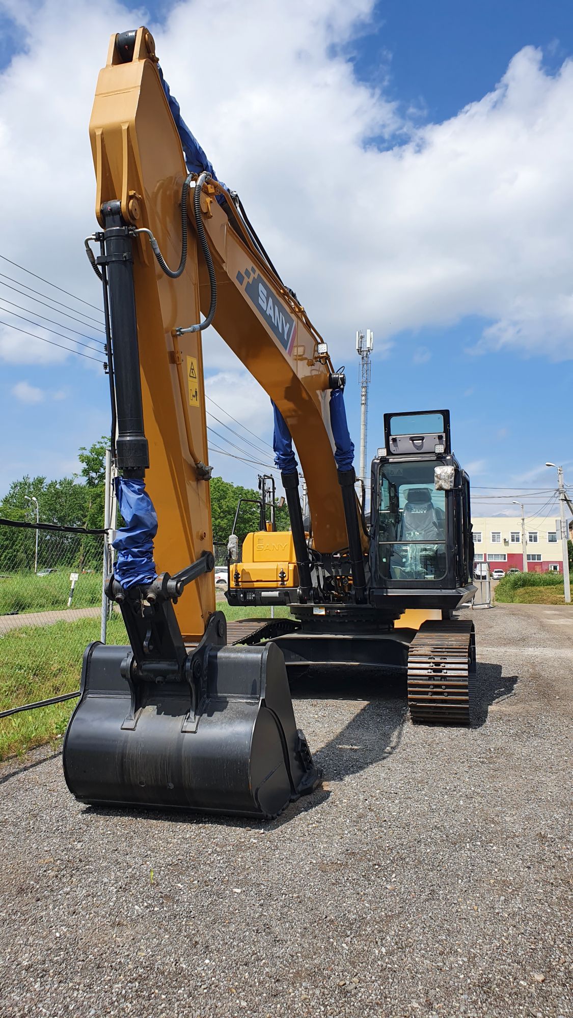 Экскаватор SY245H