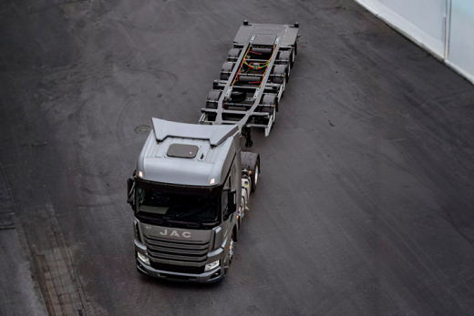 Контейнеровоз универсальный с вынесенной осью